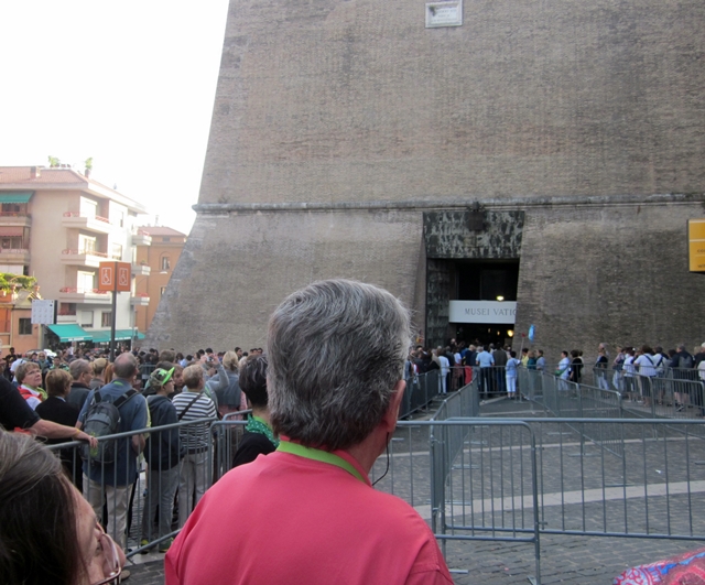 0460 Vatican Museum Crowd 2